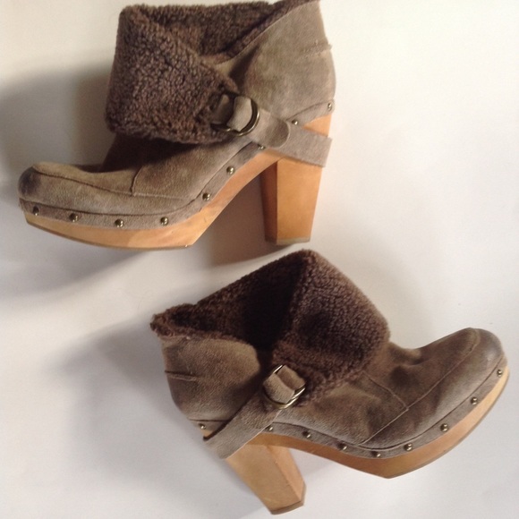 nine west clogs